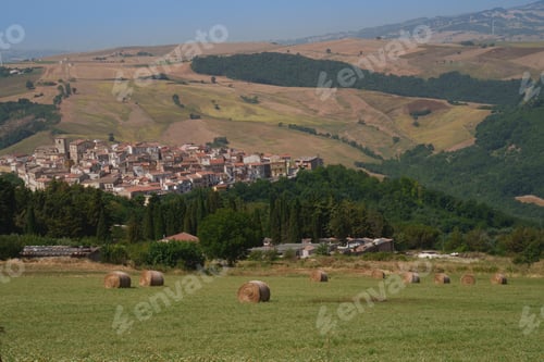 Preview: Country landscape near Volturara Appula, Apulia, Italy