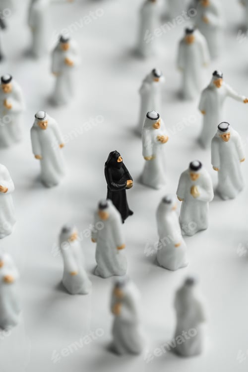 Preview: Small statues of Muslim people with many males in white robes and one female in a back one