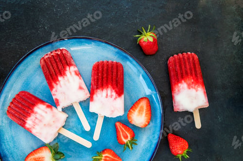 Preview: Strawberry Popsicle with Strawberry Juice