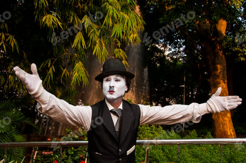 Preview: Portrait of impersonator as a joker, India.