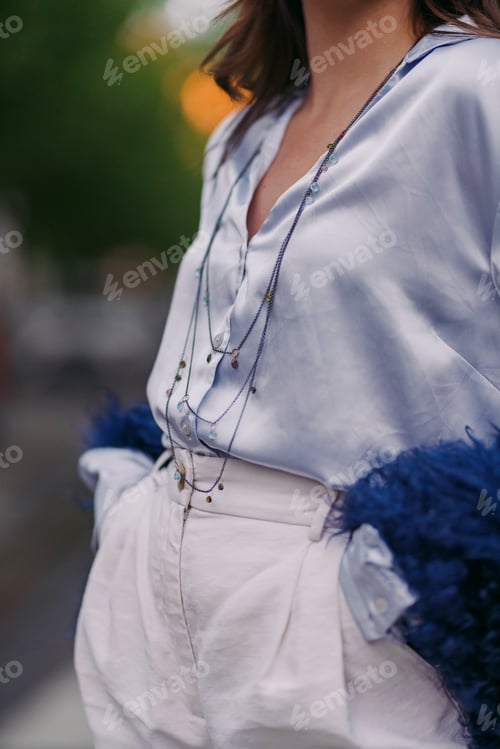 Preview: Young stilysh woman