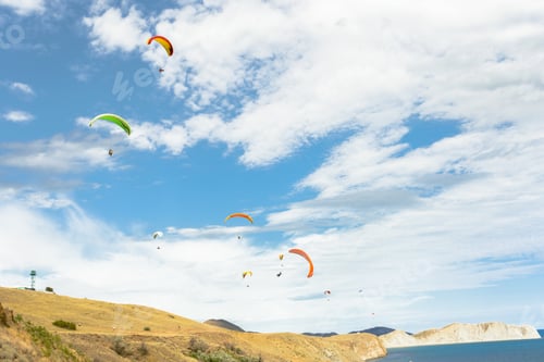 Preview: paraplane flying high up