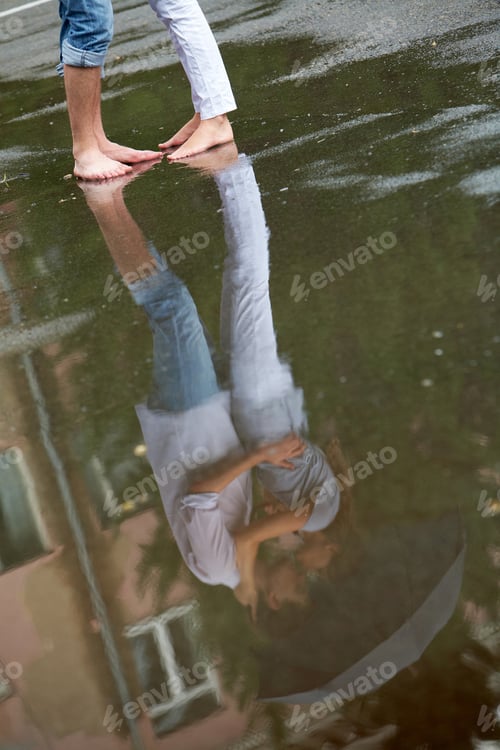 Preview: Kissing in the rain