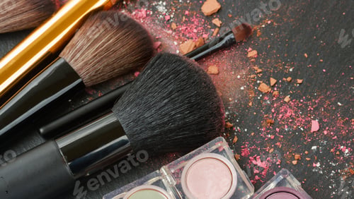 Preview: brushes on eye shadows palette