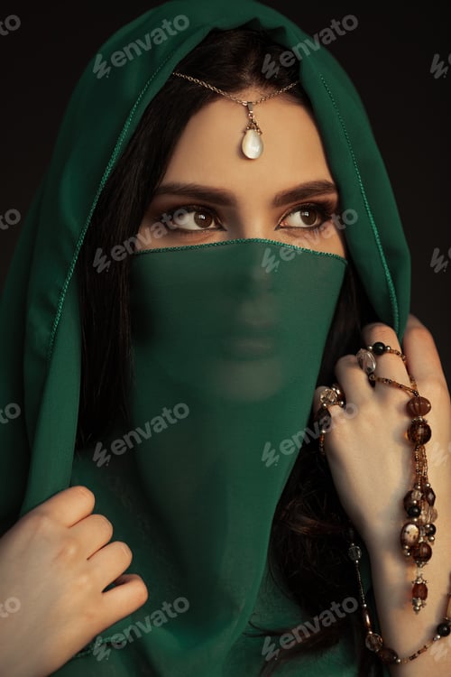 Preview: Beautiful Woman in Traditional Costume
