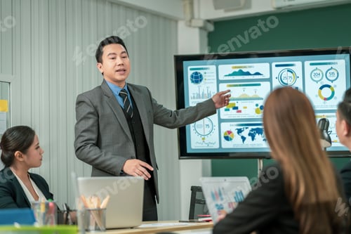 Preview: Modern Asian businessman with high confidence Committed to working together