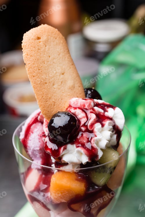 Vorschau: Italian ice cream artisanal preparation