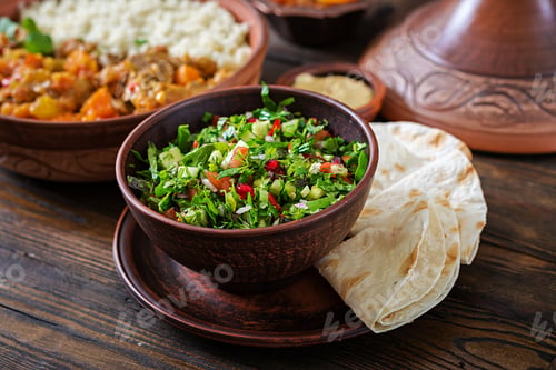 Preview: Fresh salsa salad with tomatoes, pepper,onions and herbs. Mexican vegetable salad. Vegan food.