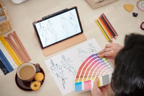 Preview: Fashion designer Working on Color Palette