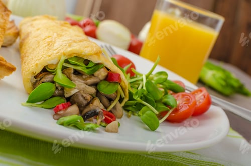 Preview: Omelette stuffed with mushrooms and microgreens