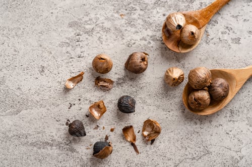 Preview: Fermented black garlic.
