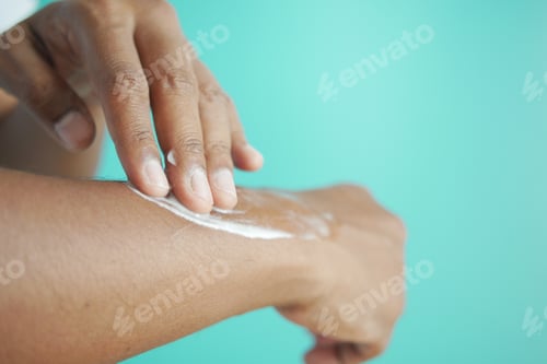 Preview: man applying beauty cream onto skin
