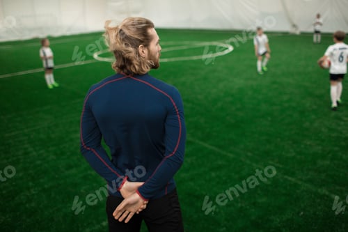 Preview: Football trainer