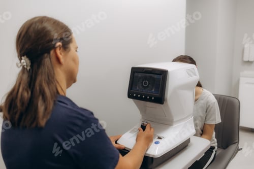 Preview: Ophthalmology - ophthalmologist checks the eyes