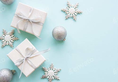Preview: Sparkling Gift Boxes and Snowflake Christmas Decorations
