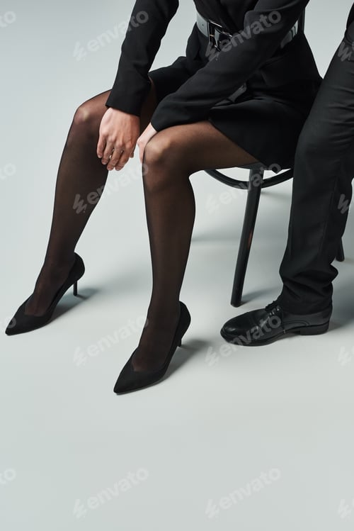 Preview: Elegant Executive: Man in Suit and Tie