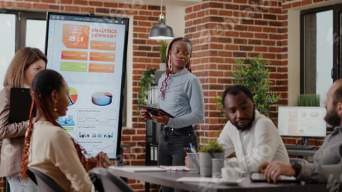Preview: Diverse team of women doing business presentation