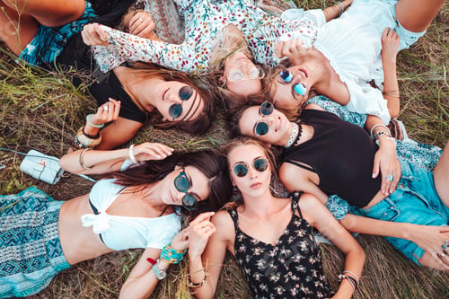 Preview: Six girls lie on the grass