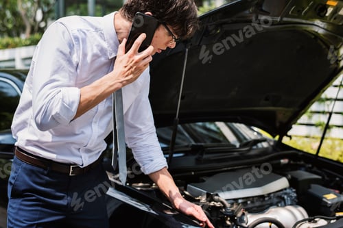 Preview: Man calling for help to fix his car
