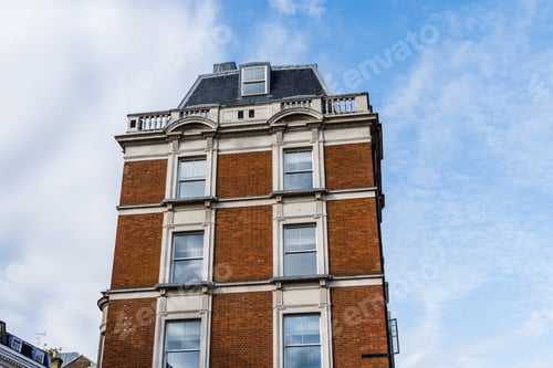Preview: Low angle view of old luxury residential building in London