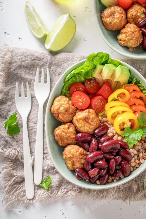 Preview: Fresh Grain Bowl with Meatballs and Vegetables
