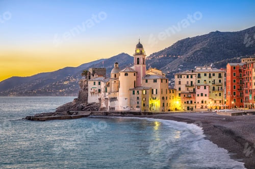 Preview: Sea shore and colorful houses in Camogli, Italy