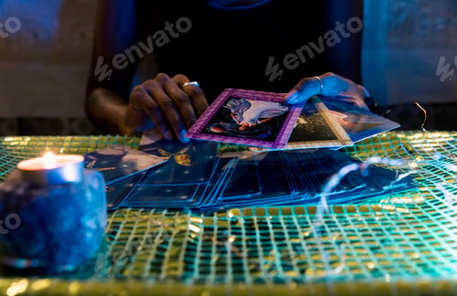 Preview: A woman’s hands picking out cards for an oracle card session