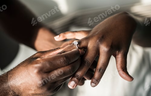 Preview: Man proposing to his girlfriend