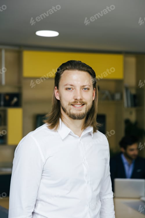 Preview: Young business man in the office