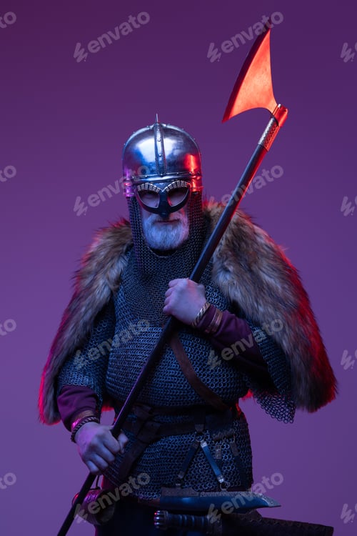 Preview: Northern old fighter with axe and fur