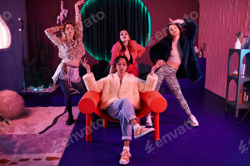 Preview: Vogue Crew in Red