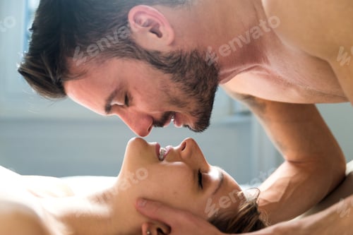 Preview: Young couple at home