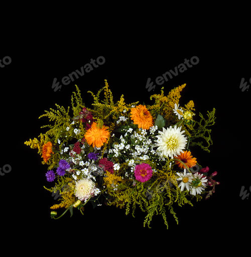 Preview: Herbstblumenstraus vor Schwarz