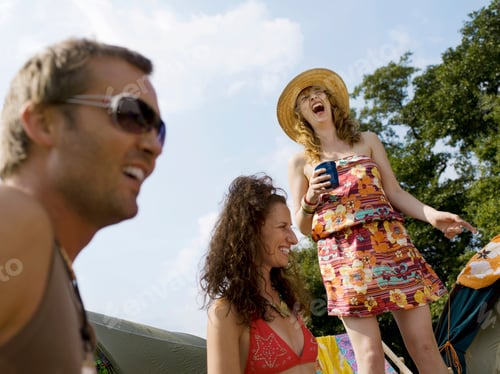 Preview: Laughing friends enjoying a sunny day outdoors