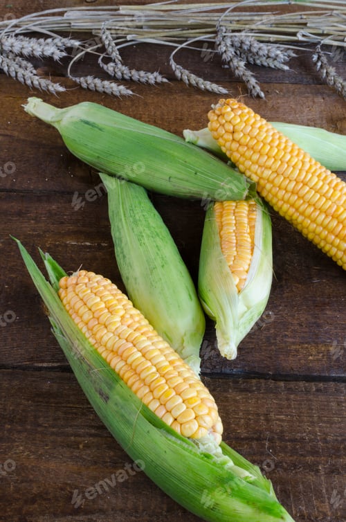 Preview: Raw corn on wood table