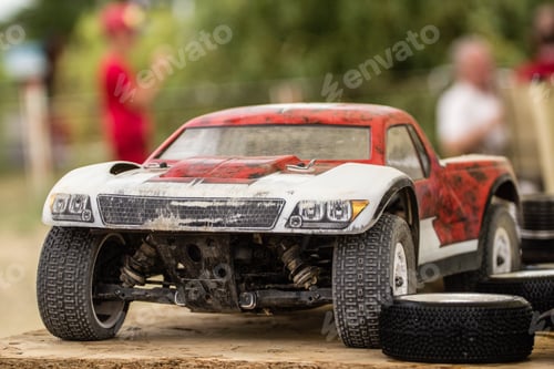 Preview: Maintenance of radio-controlled model of the car in a break between competitions