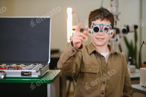 Preview: Child patient undergoing vision test with trial frame in ophthalmology clinic