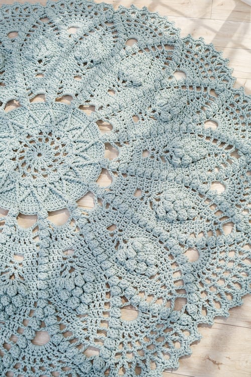 Preview: In a bright room on the floor there is a round blue handmade carpet. flooring, natural cotton. Blue