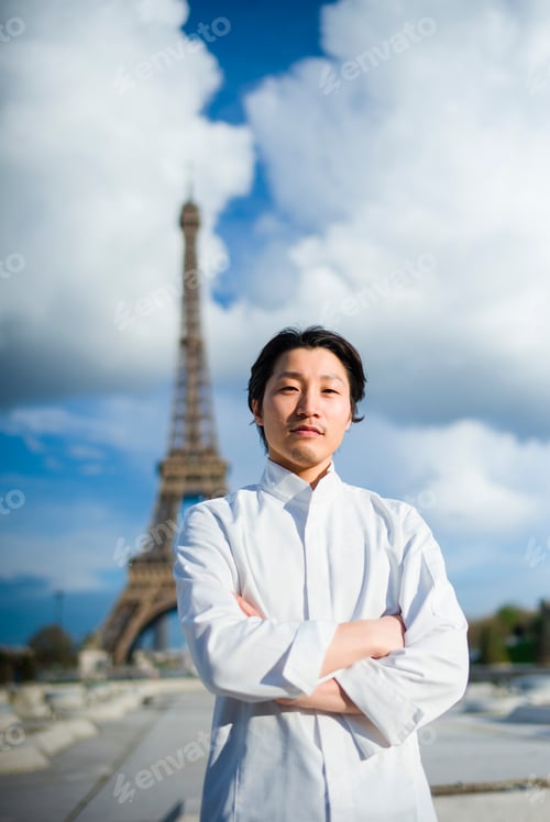 Preview: Japanese chef with uniform in Paris
