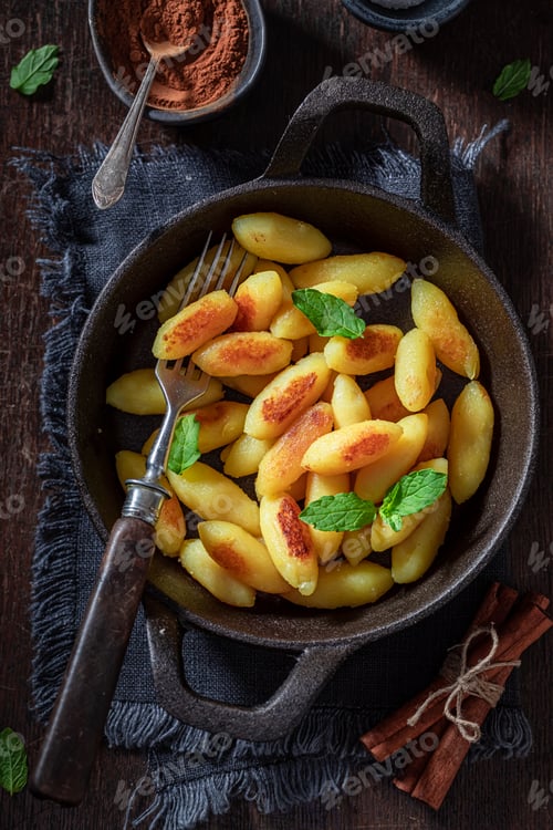 Preview: Homemade potato dumplings served with sugar and cinnamon