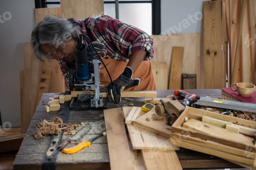 Preview: The carpenter is using the tools to work in the wooden studio.