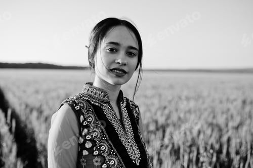 Preview: Tender indian girl in saree