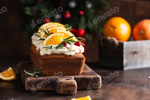 Preview: Christmas cake decorated with orange