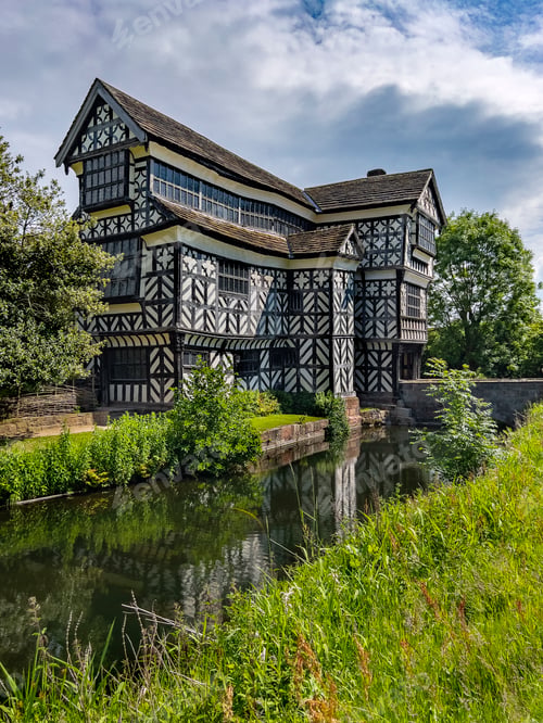 Preview: Little Moreton Hall - Cheshire - United Kingdom