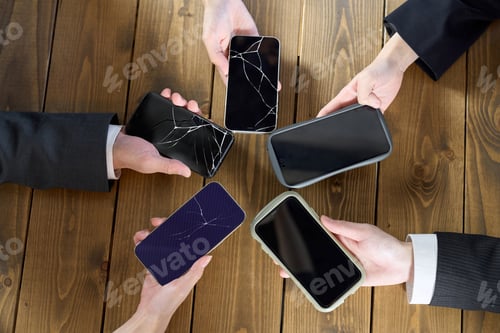 Preview: Business person with a broken smartphone
