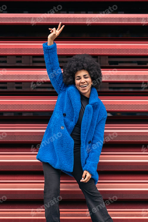 Preview: Happy Afro Woman Posing