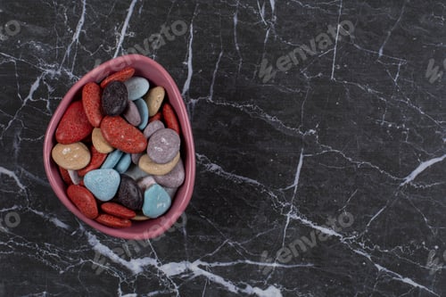 Preview: Lots of colorful candies in the bowl , on the marble background