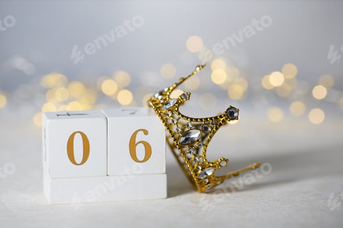 Preview: Happy Epiphany day, three kings day. Calendar with king crown on white background