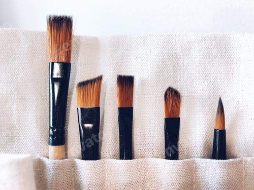 Preview: Paintbrush set in linen organizer