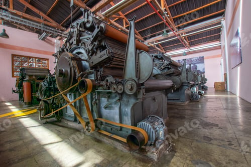 Preview: Steam engine in a factory